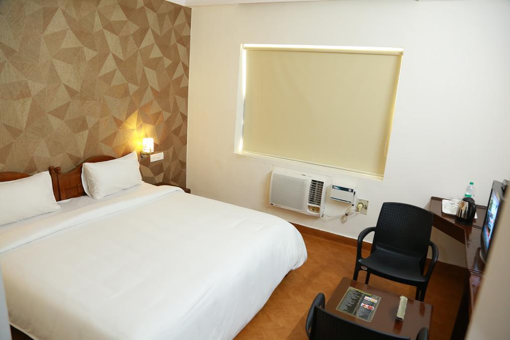 Hotel Shridevi Park Chennai Exterior photo