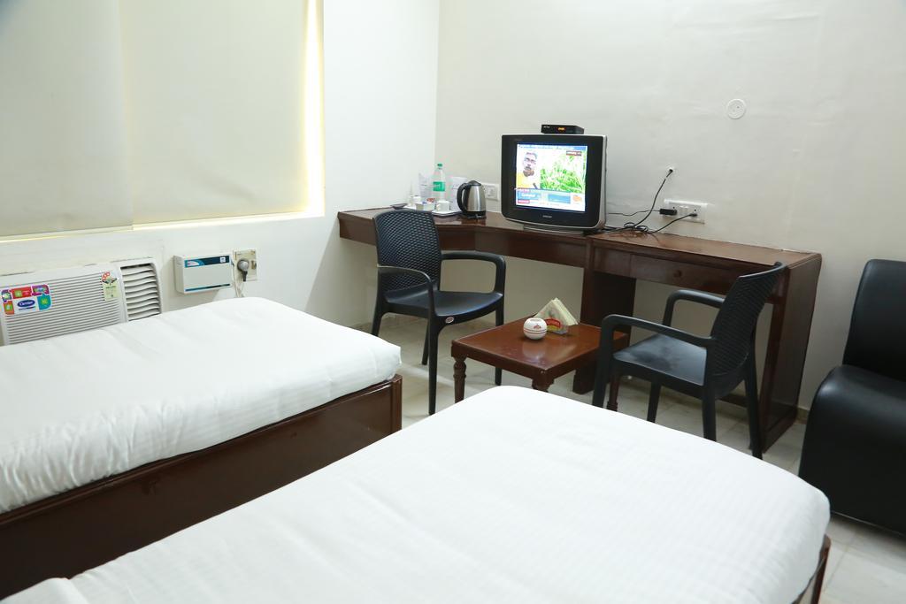 Hotel Shridevi Park Chennai Exterior photo